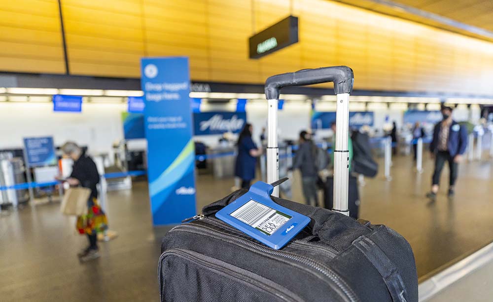 Alaska Airlines officially becomes first U.S. airline to launch electronic  bag tag program - Alaska Airlines News