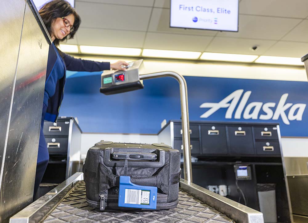 Alaska Airlines launches first U.S. electronic bag tag program - Alaska ...