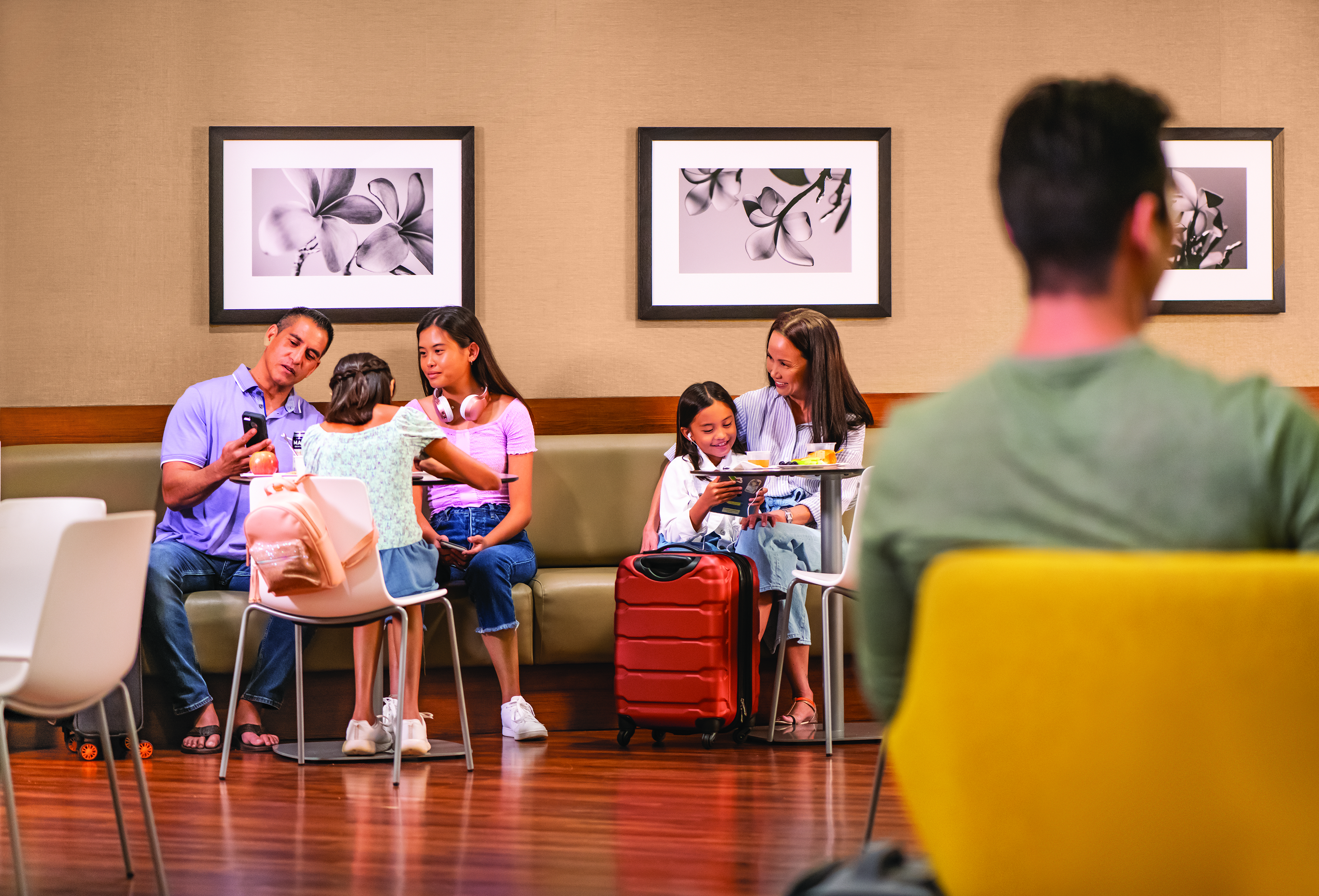 August 2019_PL_Family_PluLounge_5036_4C hero-ANC