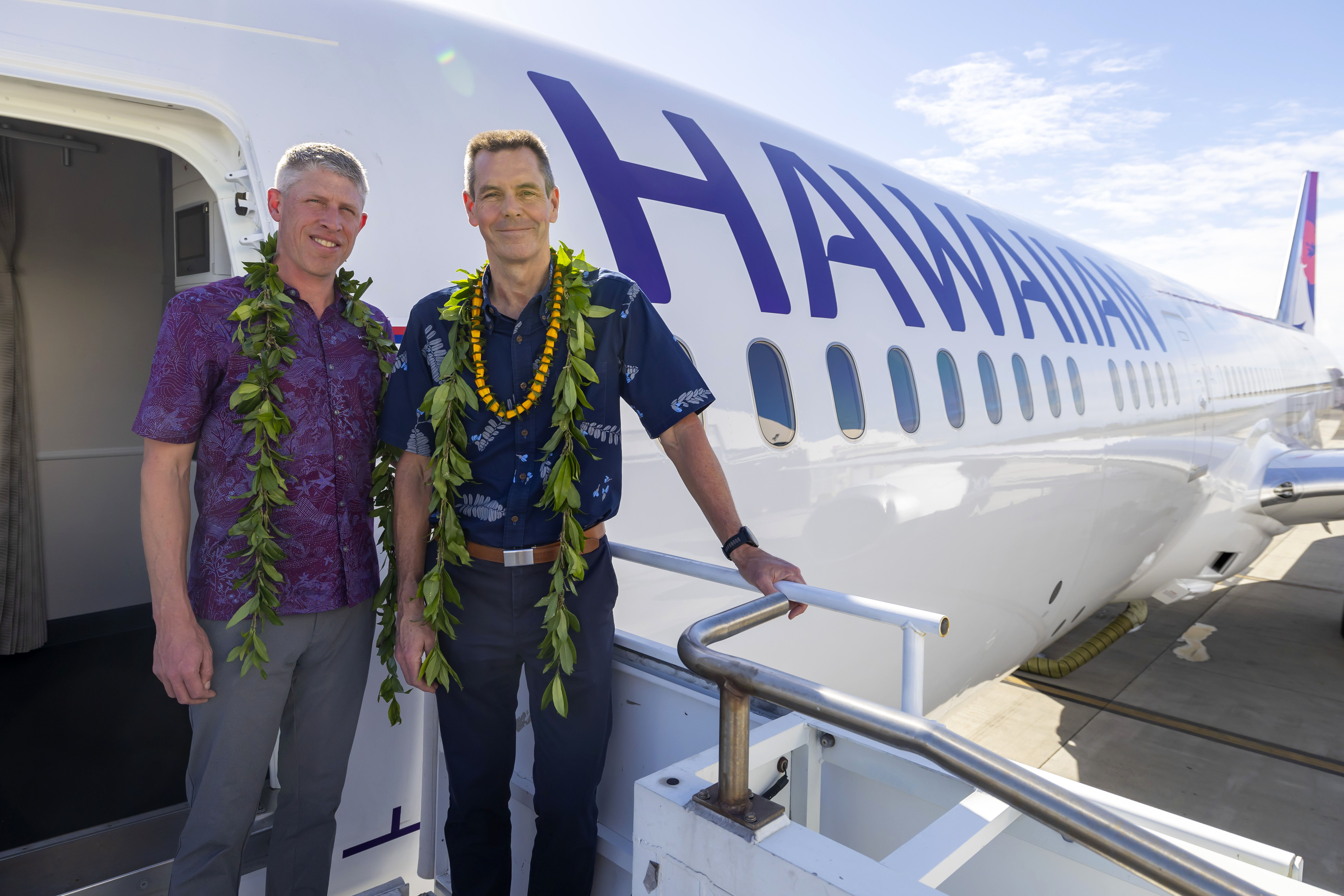 _10A8091 Boeing's Darren Hulst and Hawaiianʻs Peter Ingram