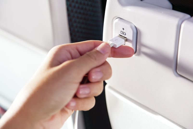 A321-USB_Charger_closeup_3587_4C_e7194c1d-504d-4786-980f-1f9ff794388b-prv A321-USB_Charger