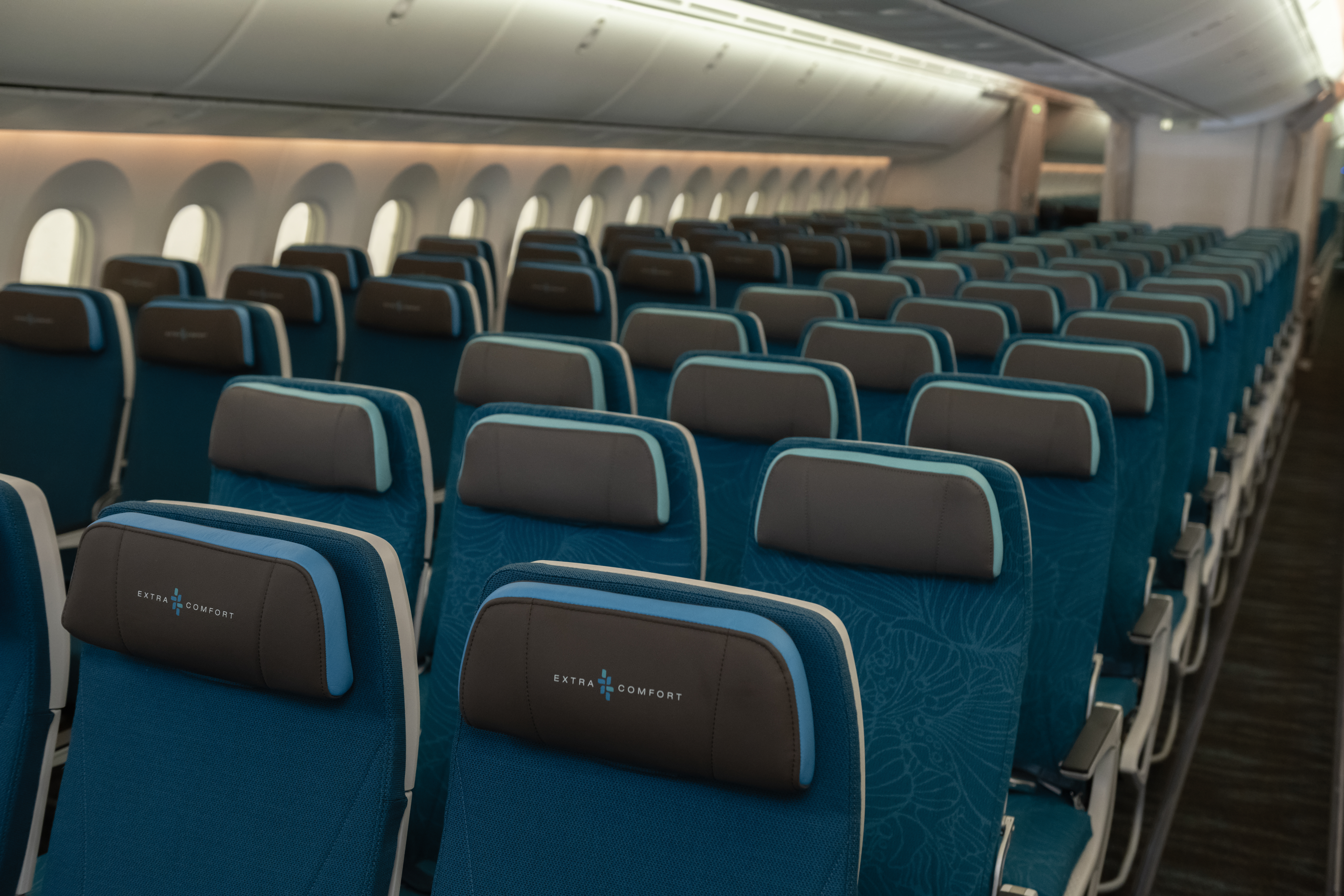 PHOTOFERG@AOL.COM Boeing 787-9 Extra Comfort
