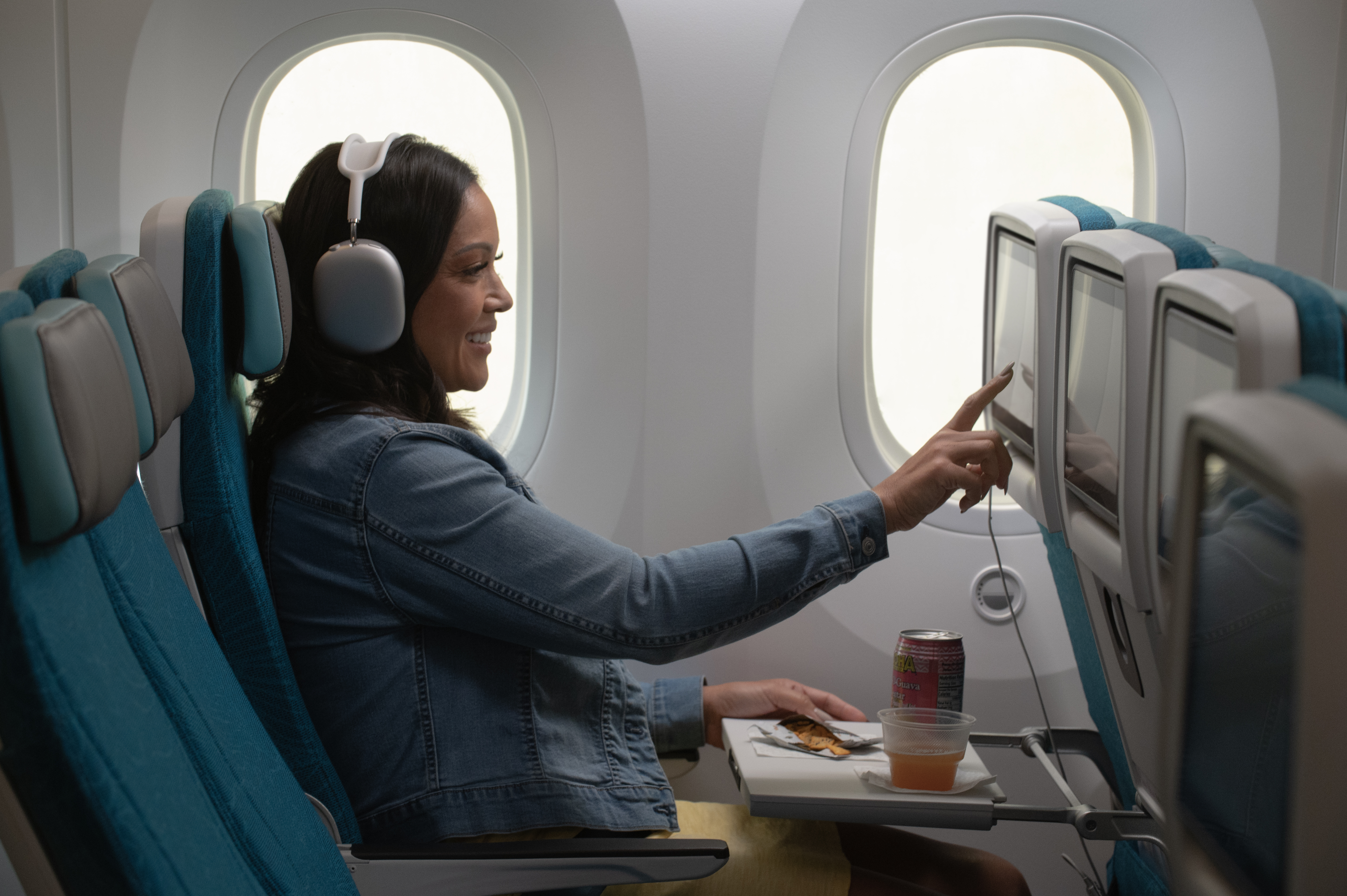 PHOTOFERG@AOL.COM Boeing 787-9 Main Cabin IFE