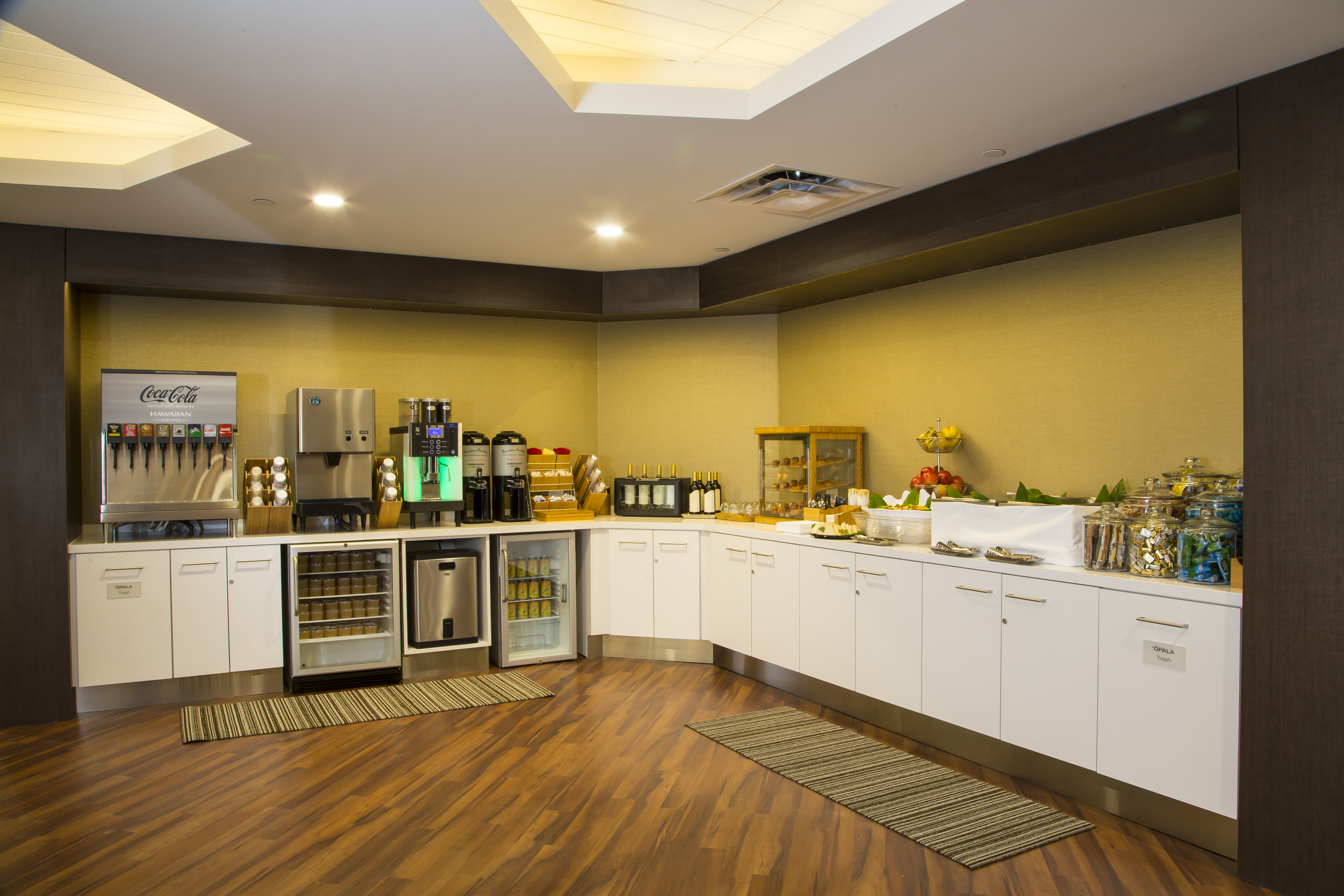 Food and beverage counter in Plumeria Lounge