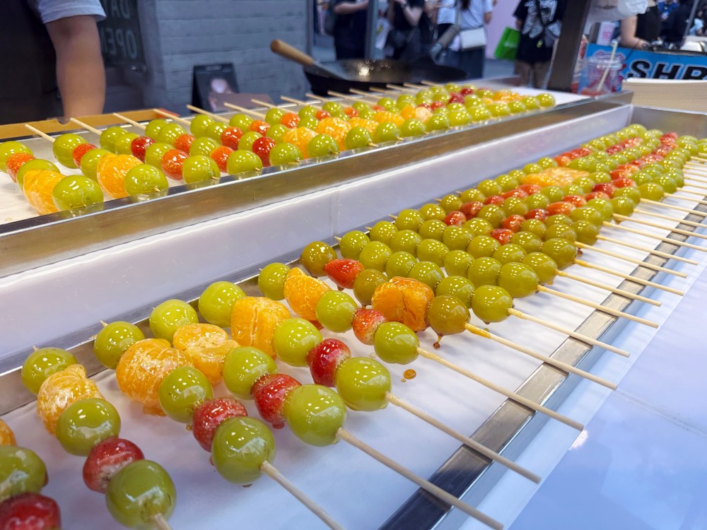 Seoul street fruit candy The author's image of Seoul's street food.