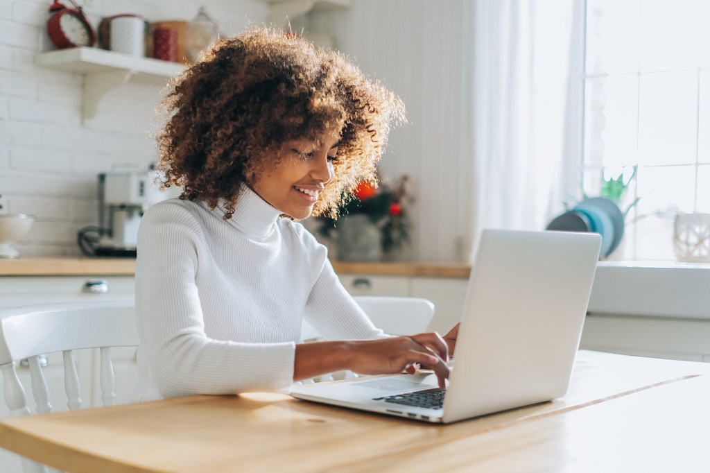woman shopping on computer