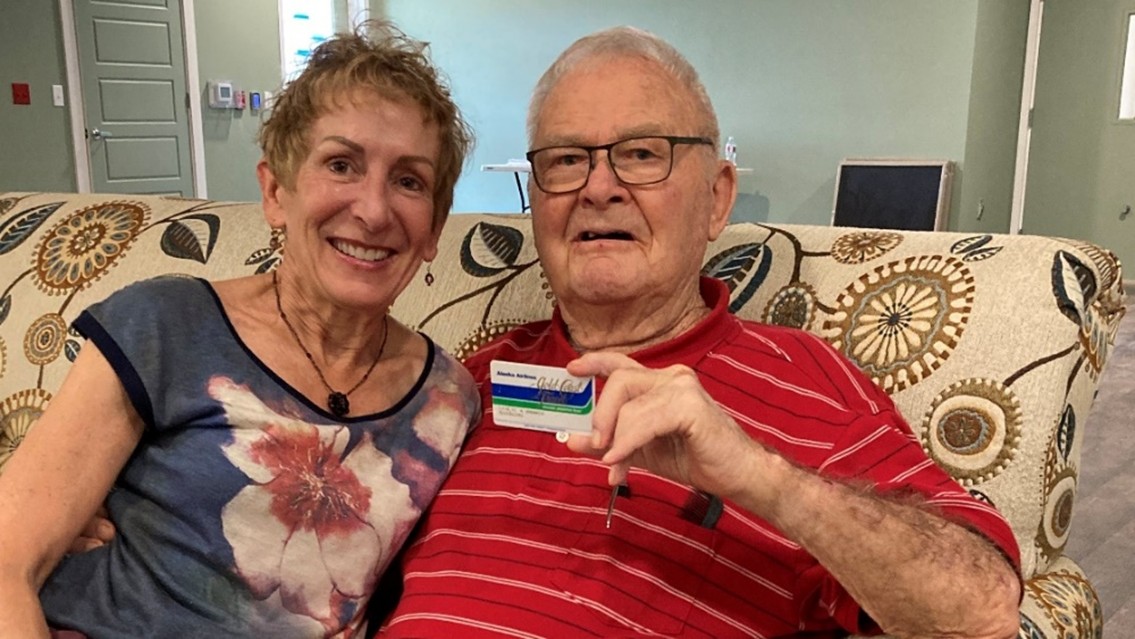 Photo of Leslie holding his mileage card