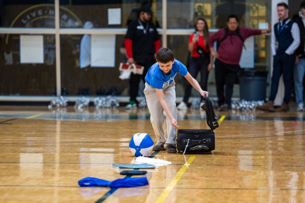 Alaska Airlines half-time game