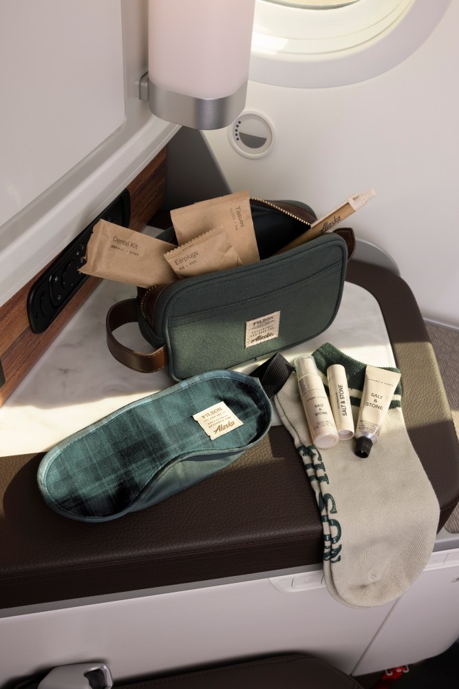Alaska Airlines Boeing 787-9 International Business Class amenity kit