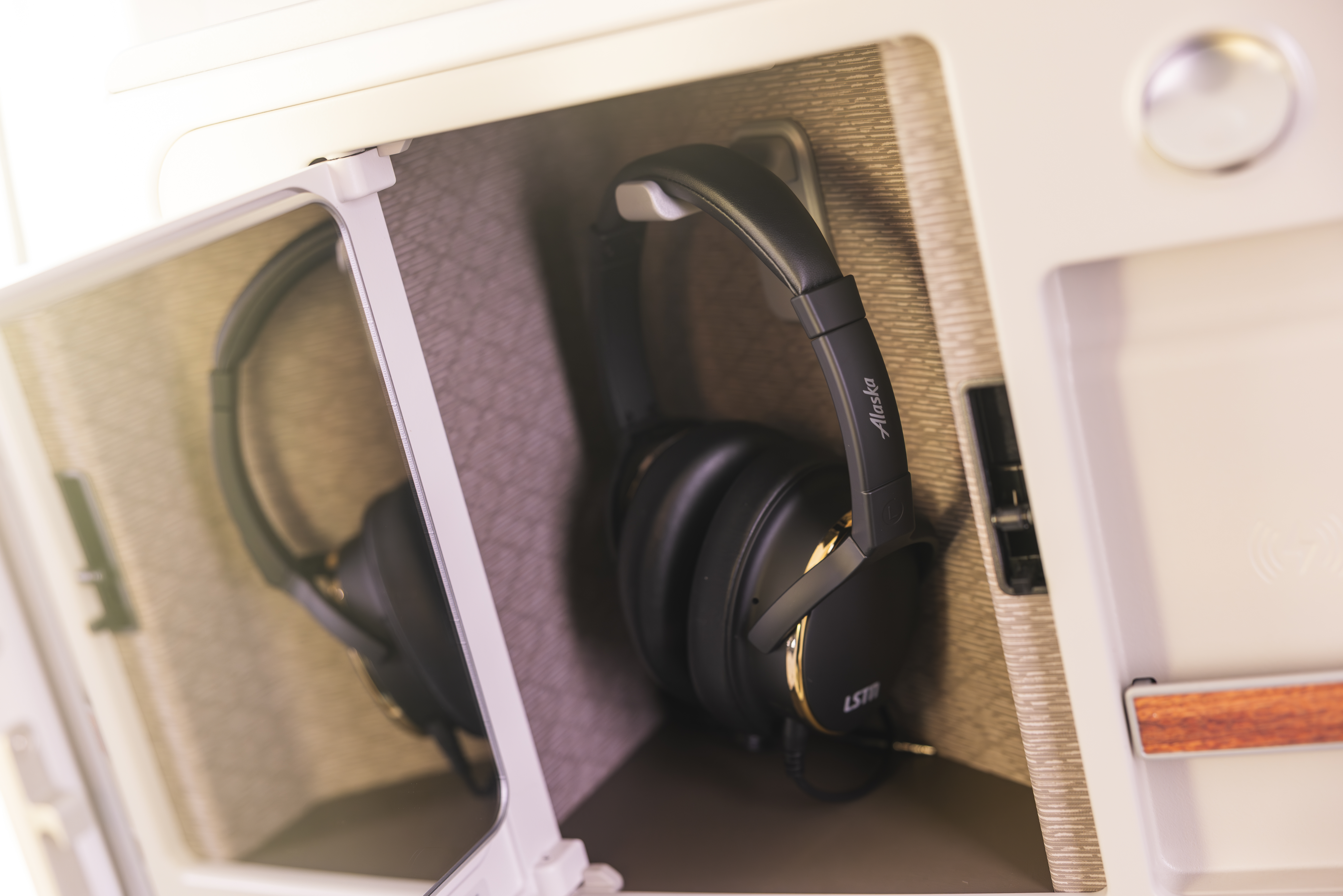 Alaska Airlines Boeing 787-9 International Business Class headphones