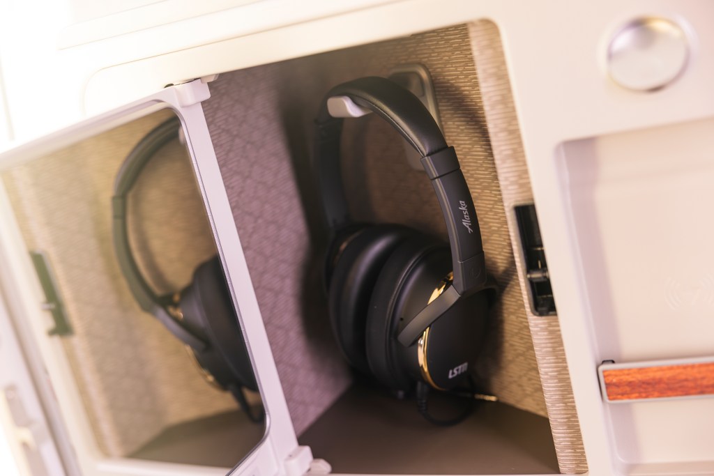Alaska Airlines Boeing 787-9 International Business Class headphones