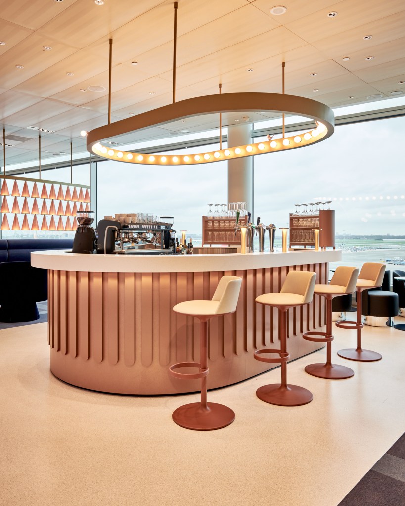Amsterdam Airport Schiphol oneworld lounge