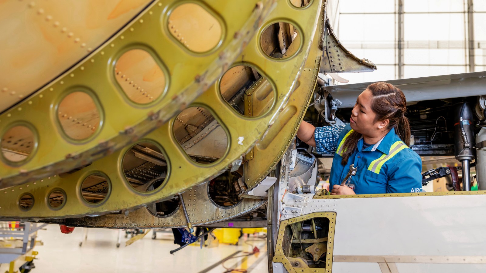 Alaska Airlines expands Military Technician Transition Program to include new civilian career pathways at Hawaiian Airlines