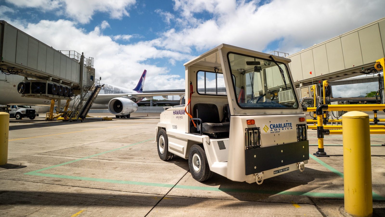 Hawaiian Airlines new electric baggage tractor on the tarmac at Honolulu International Airport (HNL)