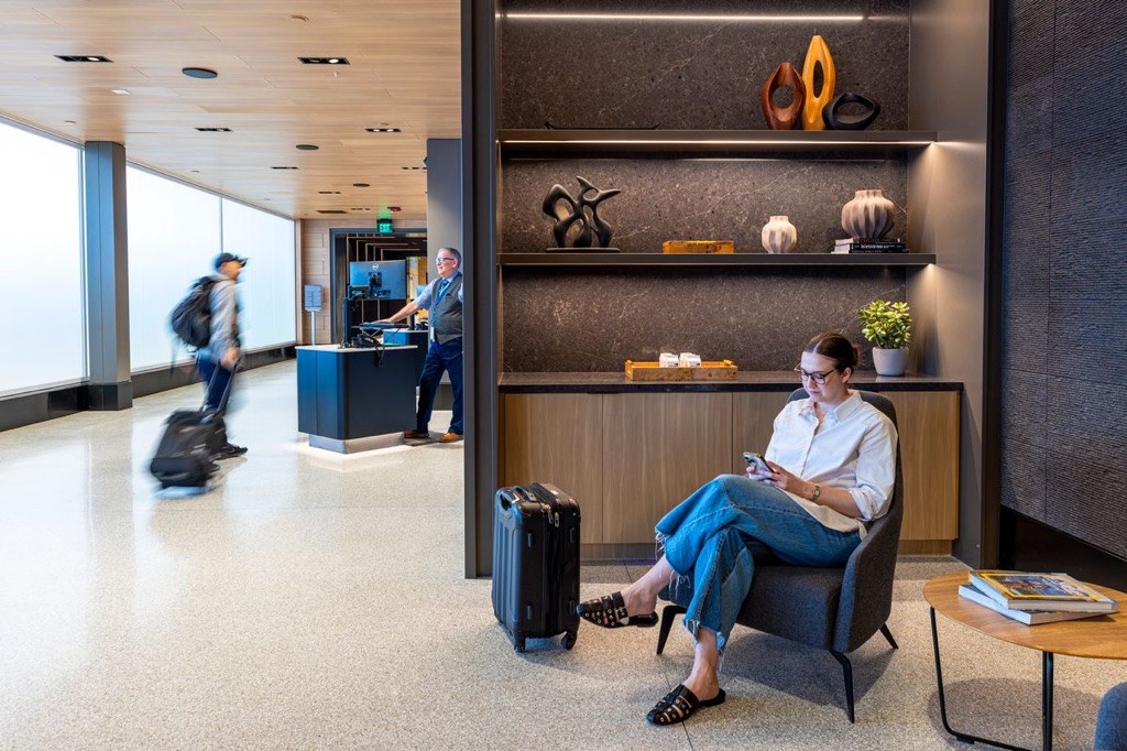 Suites or Atmos™ Titanium check-in lanes