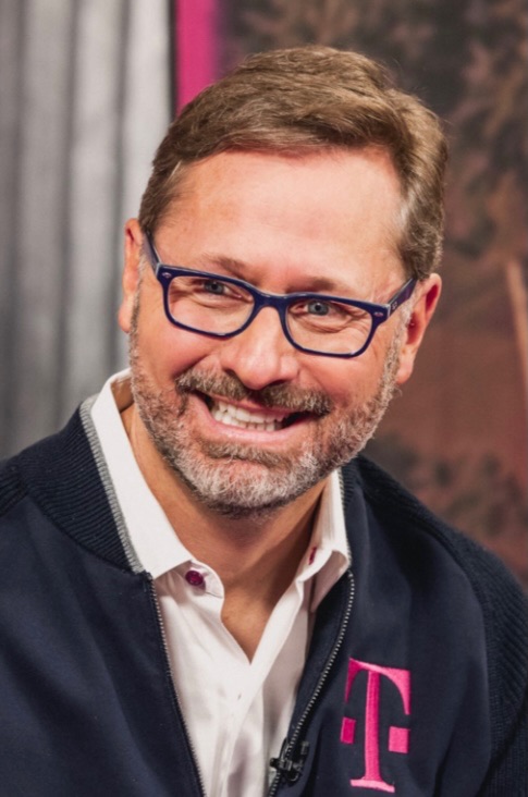 Mike Sievert headshot